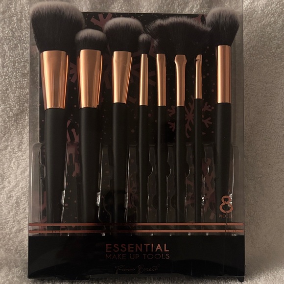 La Femme Other - La Femme Essential Makeup Brush Set - Black and Gold